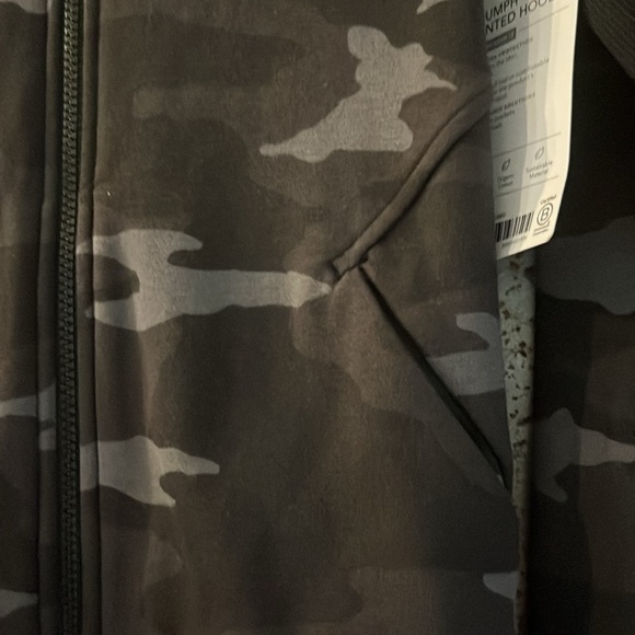 Athleta Triumph Camo Printed Hoodie NWT - Picture 4 of 8